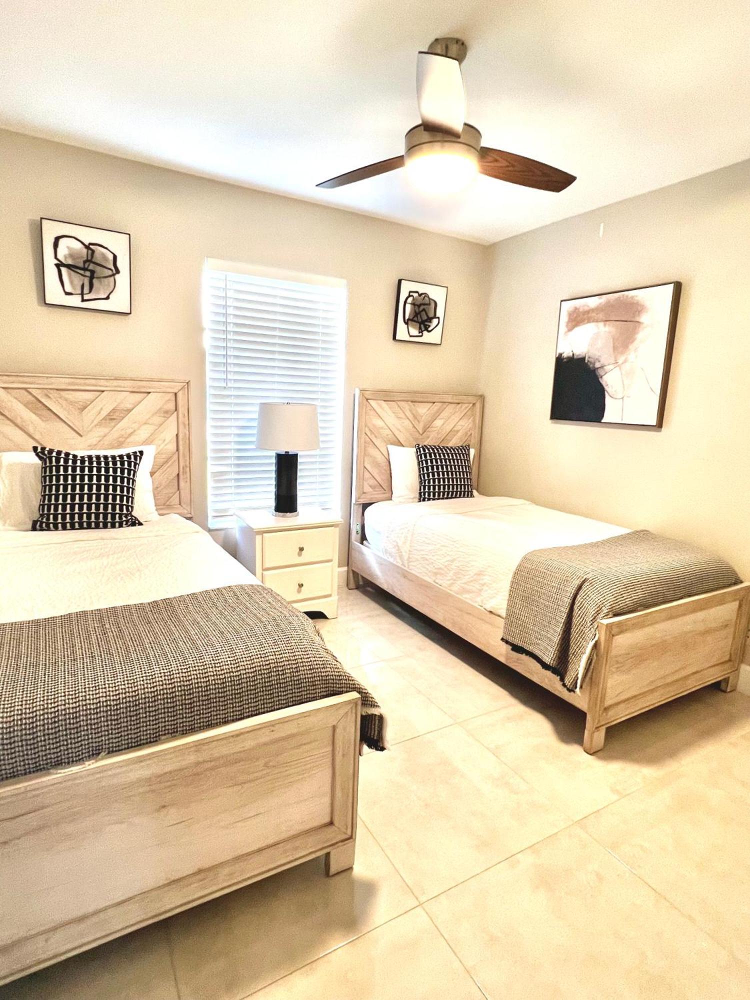 Spacious Home Near Downtown & The Beach Delray Beach Exterior photo